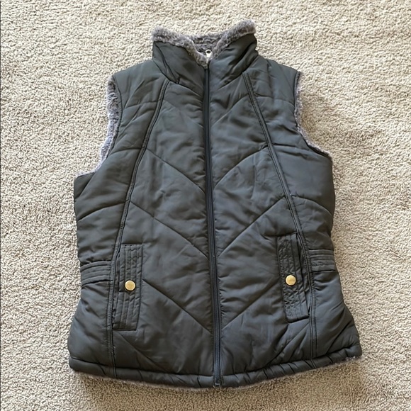 KEREN hart Jackets & Blazers - Keren Hart Reversible Quilted Faux Fur Vest W’s S Full Zip Dark Olive Cabincore